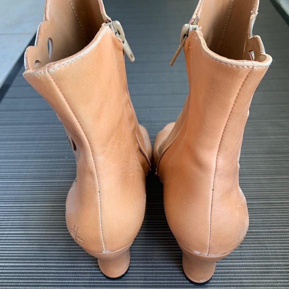 *gently used* John Fluevog Miracles Bethsaida boots (size 9.5, fits like 8-8.5) - Picture 8 of 14